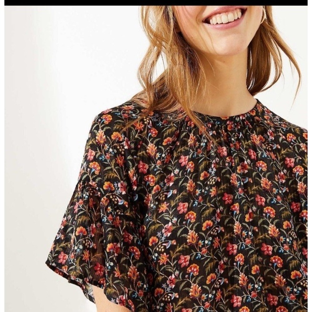 LOFT Floral Blouse Black Floral Flutter Sleeve Top Metallic Thread Medium Petite